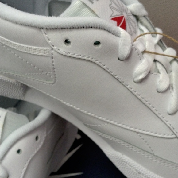 Reebok - Picture 3 of 6